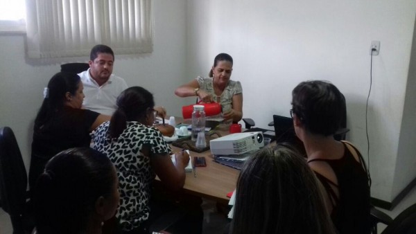 Prefeito Alan de Agripino valorizando os professores da Rede Municipal de Ensino