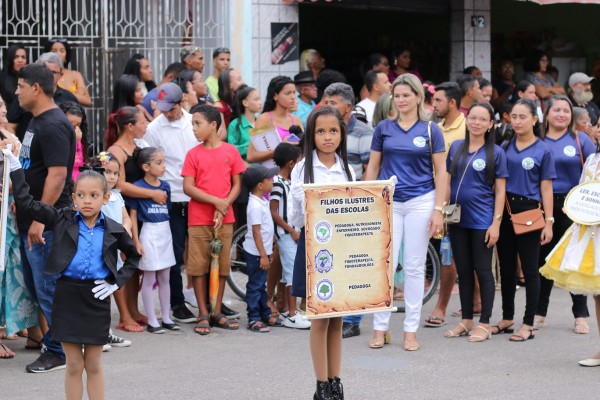 Imagem da galeria Desfile Cívico -  Areia Branca 2023
