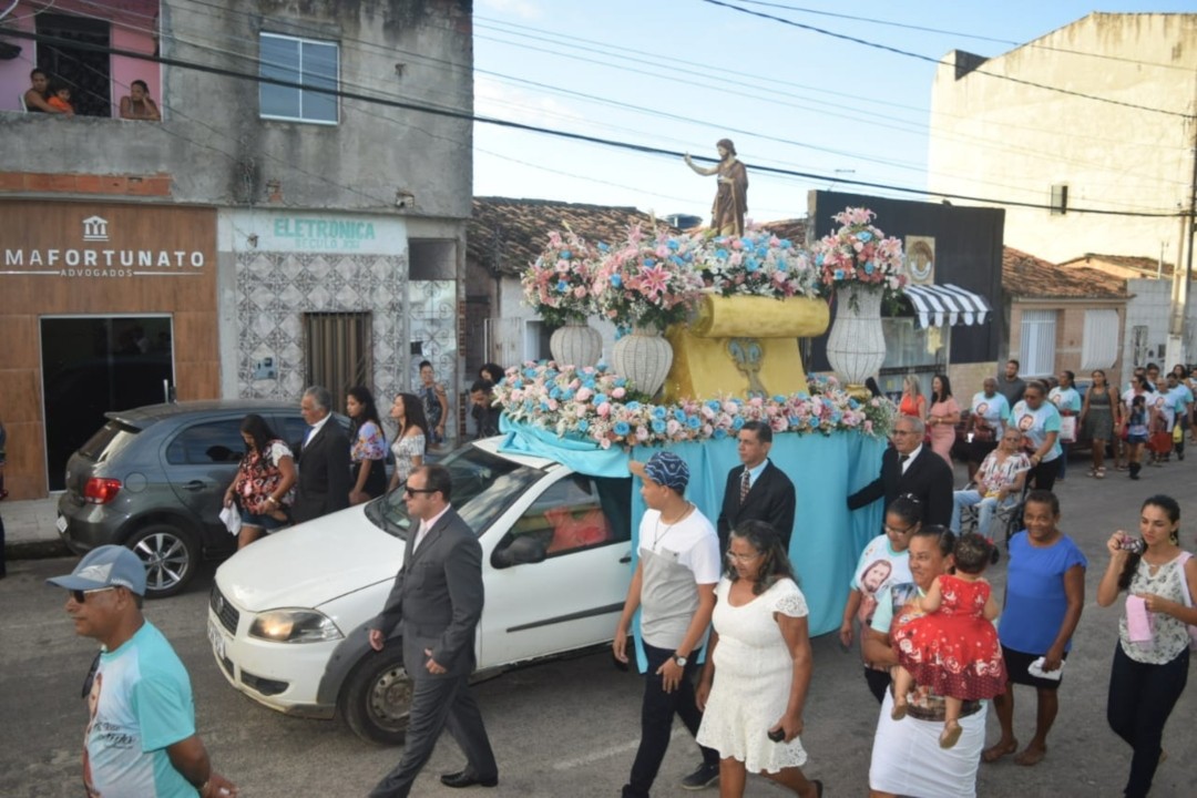 Procissão de São João Batista reúne multidão nas ruas da cidade