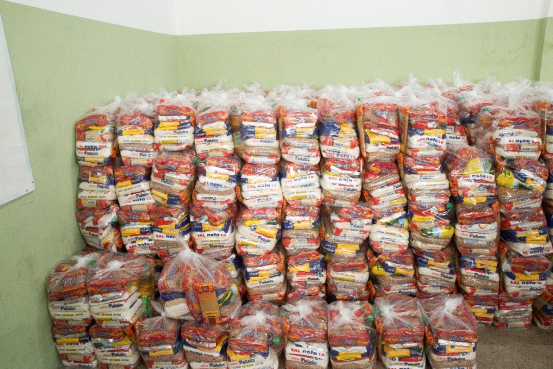 Natal solidário: Prefeitura de Areia Branca realiza distribuição de 3500 cestas básicas