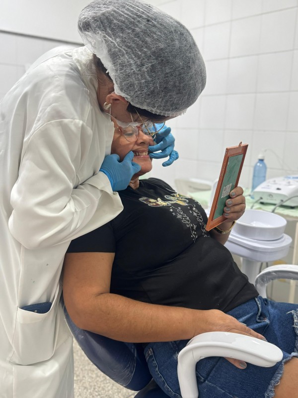 Imagem da notícia Volte a Sorrir: mais 53 próteses dentárias são entregues a população