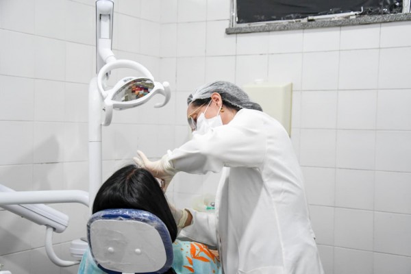 364 próteses dentárias já foram entregues a população por meio do programa Volte a Sorrir