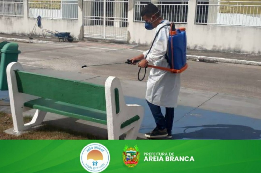 Prefeitura de Areia Branca continua realizando a sanitização de espaços públicos