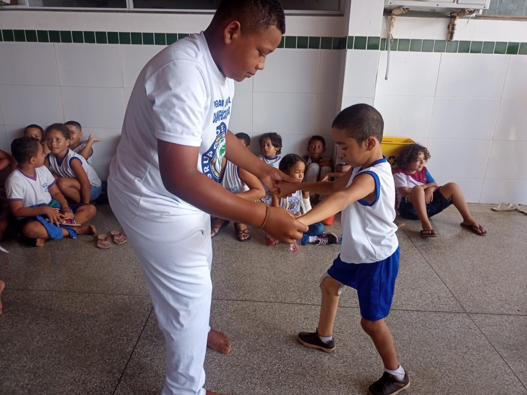 Capoeira Mirim da Escola Idalia Tavares de Almeida Encanta em Celebração ao Dia da Consciência Negra